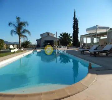 Villa 300m<sup>2</sup> for rent photo 1