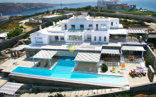 Villa 700m<sup>2</sup> for rent photo 1
