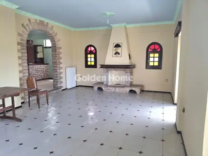 House 250m<sup>2</sup> for rent photo 1