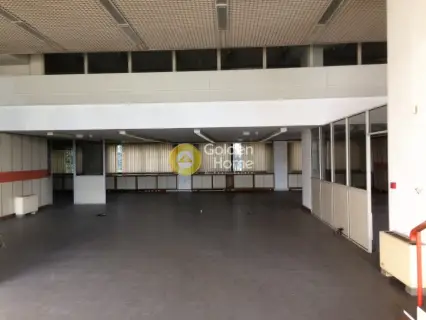 店铺 425m<sup>2</sup> for rent photo 2