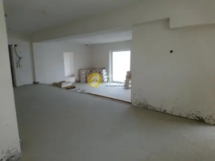 建物 1050m<sup>2</sup> for sale photo 2