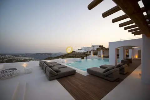 Villa 360m<sup>2</sup> for rent photo 1