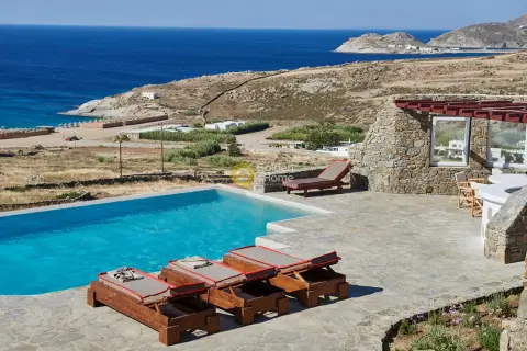 Villa 720m<sup>2</sup> for rent photo 1