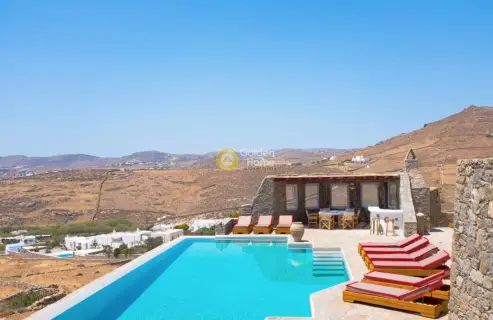 Villa 720m<sup>2</sup> for rent photo 2