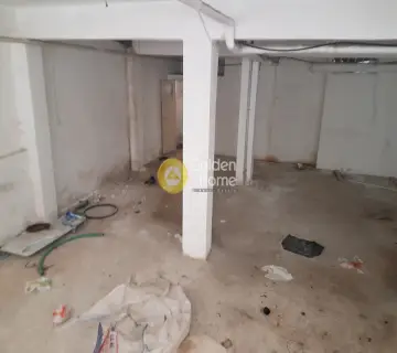 Warehouse 180m<sup>2</sup> for rent photo 1