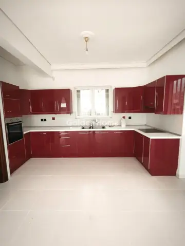 House 285m<sup>2</sup> for rent photo 6
