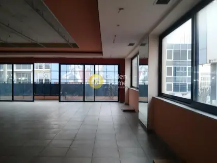 Office 200m<sup>2</sup> for rent photo 1