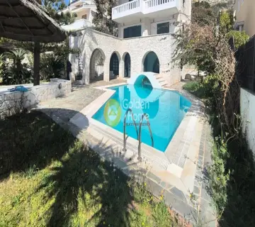 House 370m<sup>2</sup> for rent photo 1