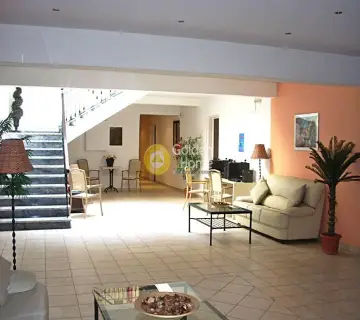 Hotel 2800m<sup>2</sup> for sale photo 3