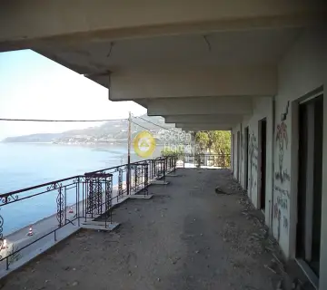 Independent Building 600m<sup>2</sup> for sale photo 2