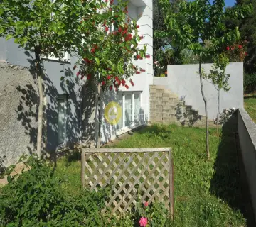 Maisonette Attached 290m<sup>2</sup> for sale photo 3