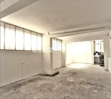 Store 100m<sup>2</sup> for rent photo 2