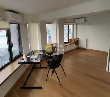 Office 45m<sup>2</sup> for rent photo 3