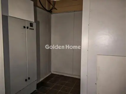 Store 130m<sup>2</sup> for rent photo 9