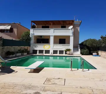 独立复式小屋 242m<sup>2</sup> for sale photo 1