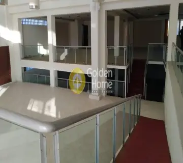 店铺 900m<sup>2</sup> for rent photo 2