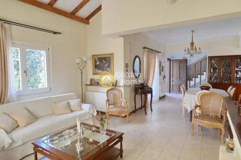 Independent Maisonette 200m<sup>2</sup> for sale photo 6
