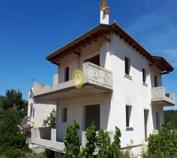 Independent Maisonette 306m<sup>2</sup> for sale photo 1