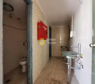 Store 80m<sup>2</sup> for rent photo 4