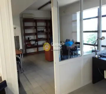 Office 387m<sup>2</sup> for rent photo 4