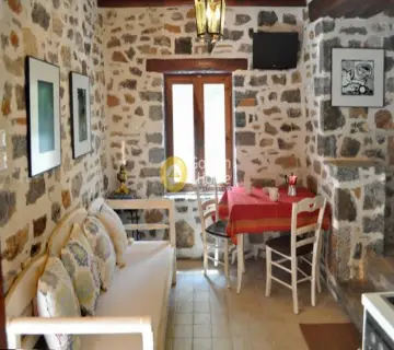 Independent Maisonette 300m<sup>2</sup> for sale photo 3
