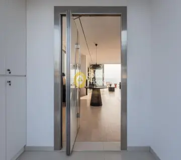 House 415m<sup>2</sup> for rent photo 10