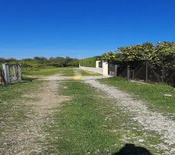 Residential 1390m<sup>2</sup> for sale photo 3023725