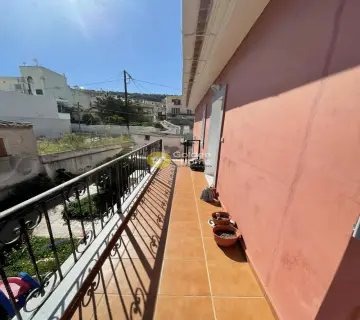 Independent Maisonette 183m<sup>2</sup> for sale photo 13