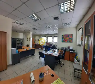 Independent Building 1000m<sup>2</sup> for rent photo 2
