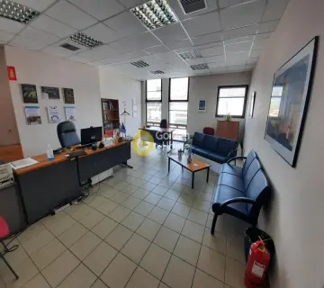 Independent Building 1000m<sup>2</sup> for rent photo 3