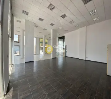 Independent Building 1600m<sup>2</sup> for rent photo 3