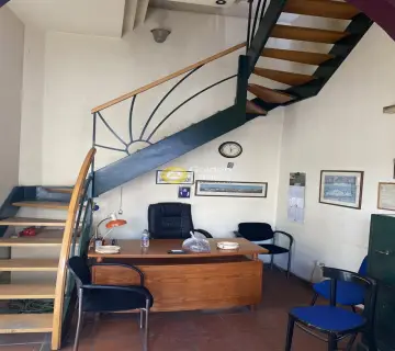 Independent Building 90m<sup>2</sup> for rent photo 5