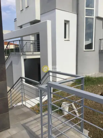 Independent Maisonette 200m<sup>2</sup> for sale photo 12
