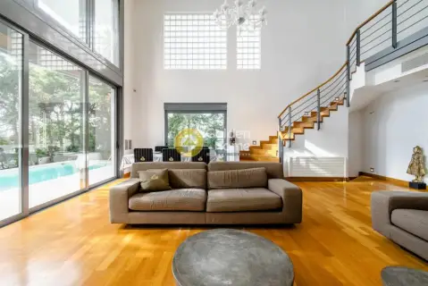 Floor Maisonette 410m<sup>2</sup> for sale photo 1