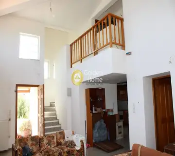 Independent Maisonette 200m<sup>2</sup> for sale photo 1