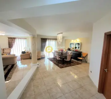 Independent Maisonette 244m<sup>2</sup> for rent photo 3413435