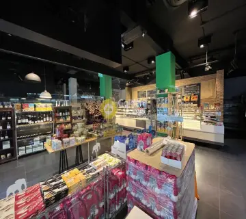 店铺 625m<sup>2</sup> for rent photo 1