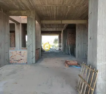 Store 400m<sup>2</sup> for rent photo 4