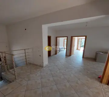 Μονοκατοικία 245τ.μ. προς πώληση φωτογραφία 3