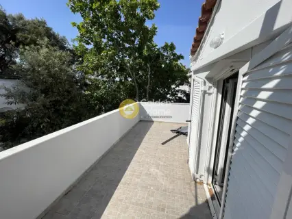 Independent Maisonette 310m<sup>2</sup> for sale photo 1