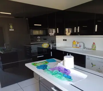 Floor Maisonette 242m<sup>2</sup> for rent photo 3754484