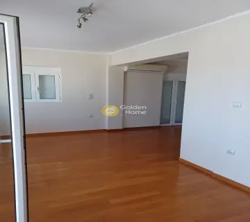 Floor Maisonette 242m<sup>2</sup> for rent photo 3754484