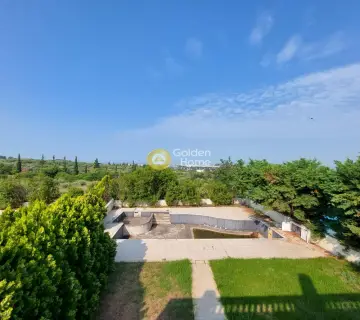 Independent Maisonette 600m<sup>2</sup> for sale photo 1