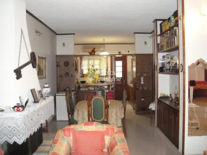 Independent Maisonette 208m<sup>2</sup> for sale photo 3