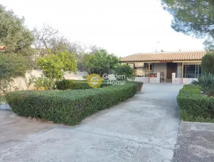 House 200m<sup>2</sup> for sale photo 1