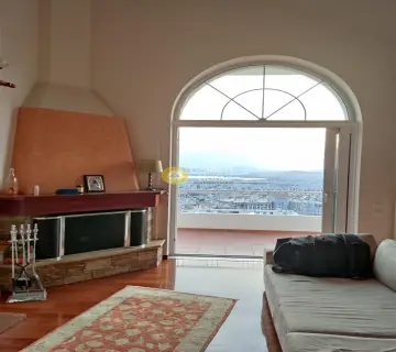 Maisonette Attached 195m<sup>2</sup> for sale photo 16
