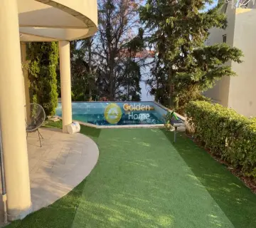 House 383m<sup>2</sup> for rent photo 4