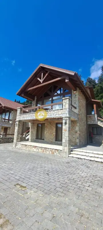 Independent Maisonette 300m<sup>2</sup> for rent photo 1