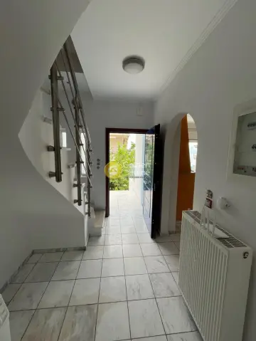 House 200m<sup>2</sup> for sale photo 3