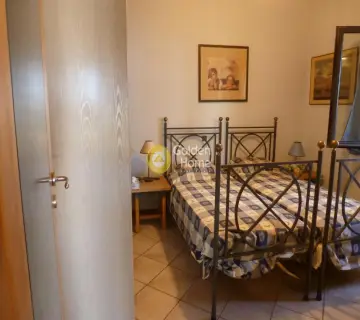 Independent Maisonette 221m<sup>2</sup> for sale photo 36